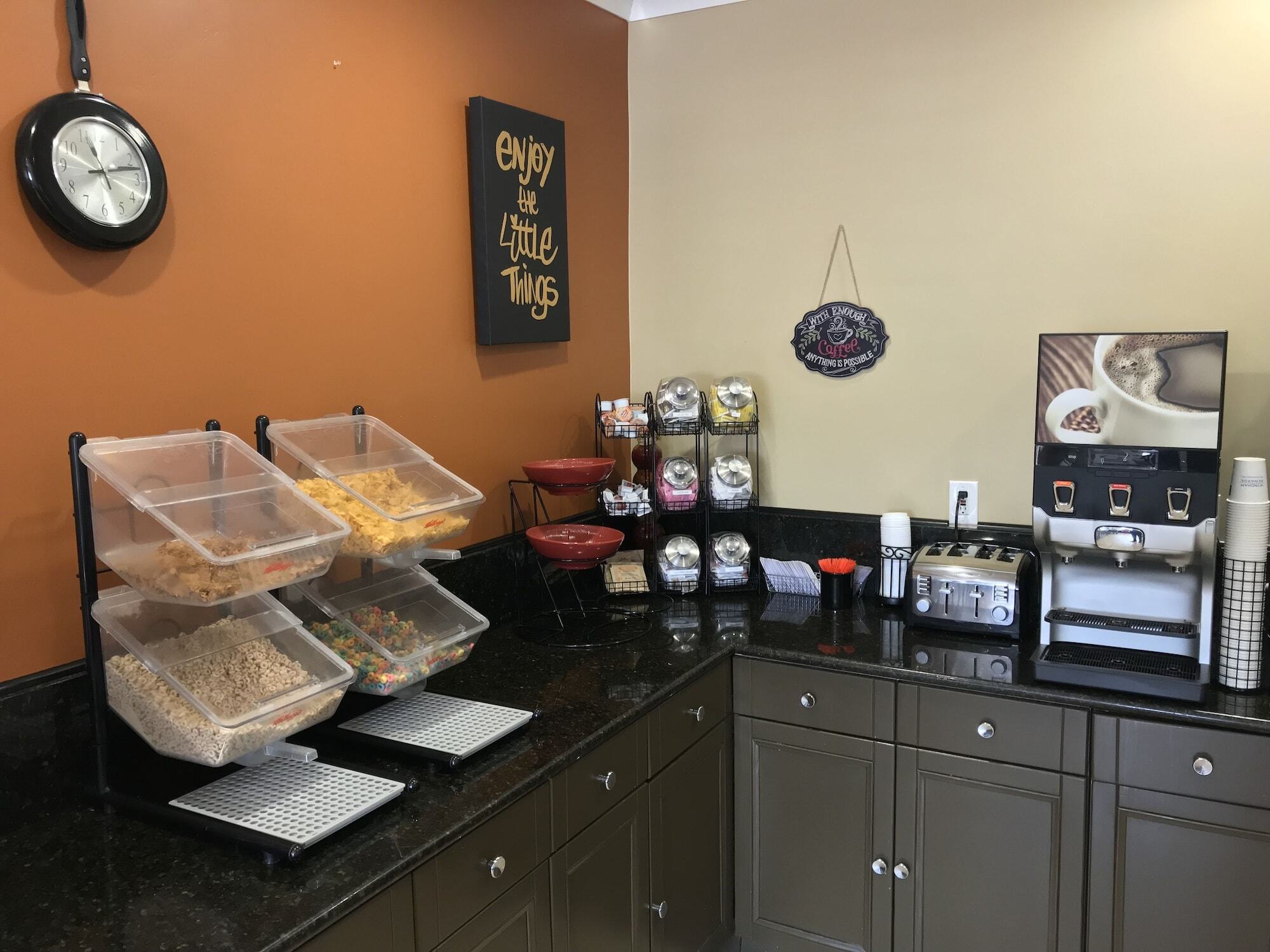 波威温德姆华美达酒店 外观 照片